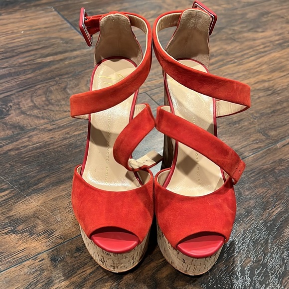 Giuseppe Zanotti: Wedge Sandal Sz: 35 - Picture 8 of 11